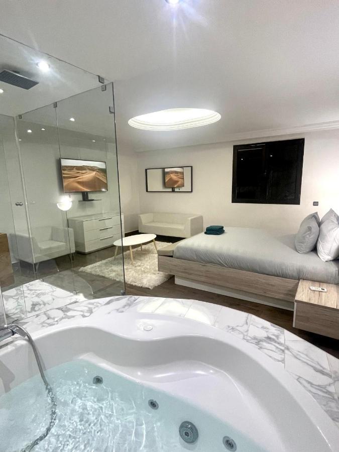 Villa Yasmine Suite Avec Jacuzzi Reservee Aux Familles Marrakesh Ngoại thất bức ảnh