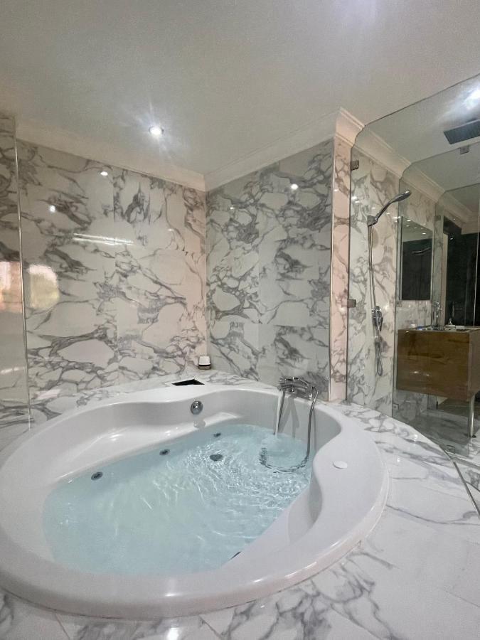 Villa Yasmine Suite Avec Jacuzzi Reservee Aux Familles Marrakesh Ngoại thất bức ảnh